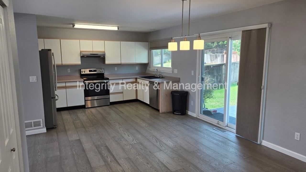 5056 Weeping Willow Cir - Photo 5 of 36
