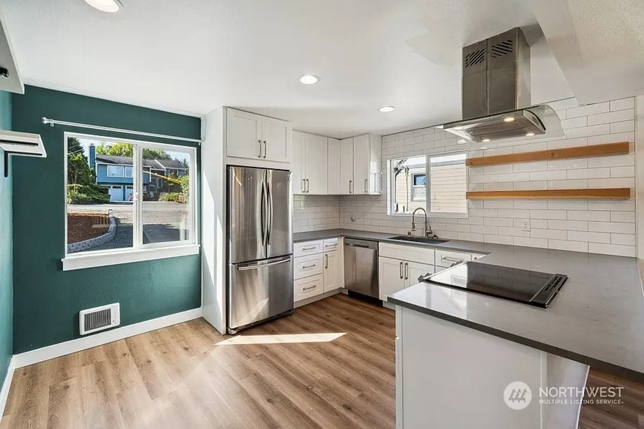 8313 S 19th St - Photo 4 of 28