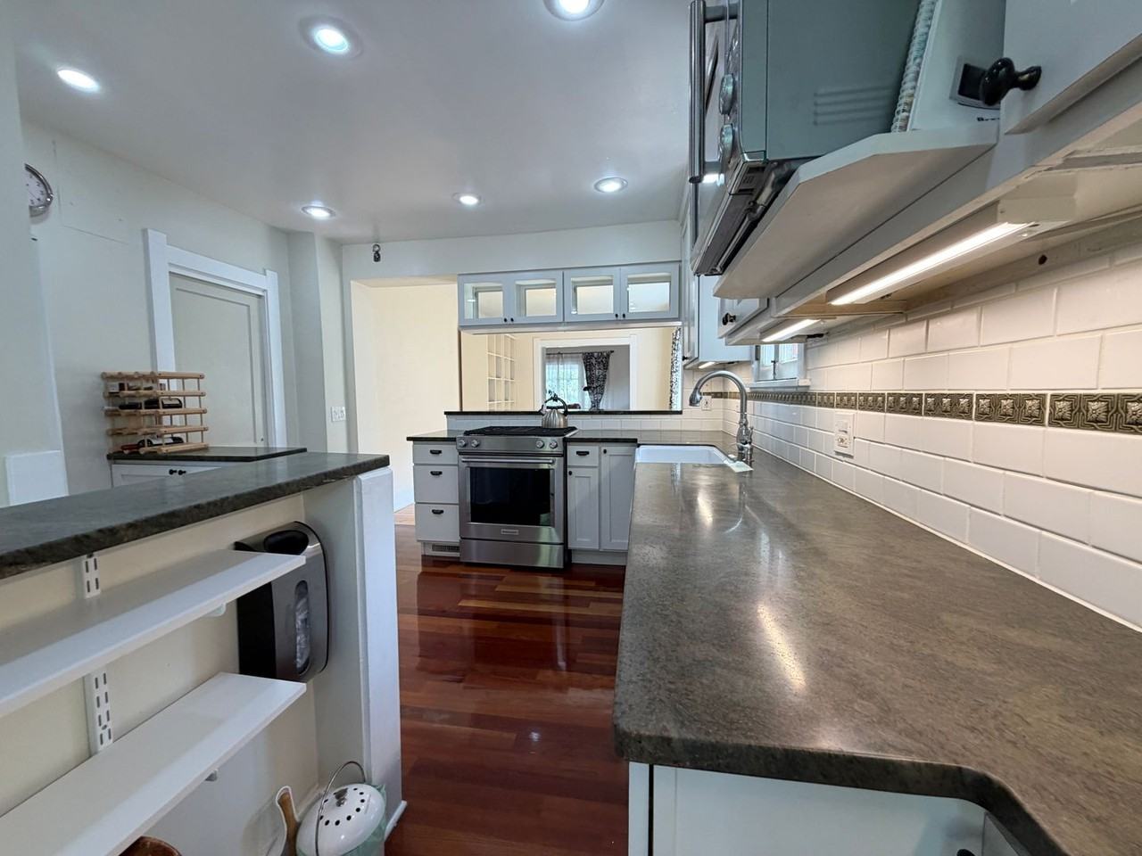 631 Jackson St - Photo 5 of 43