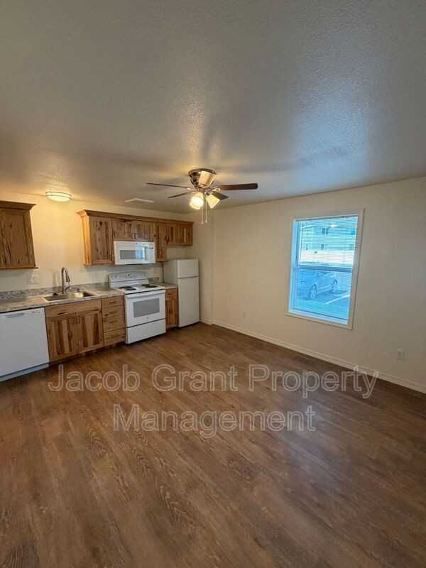 1378 Curlew Dr #137 - Photo 4 of 8