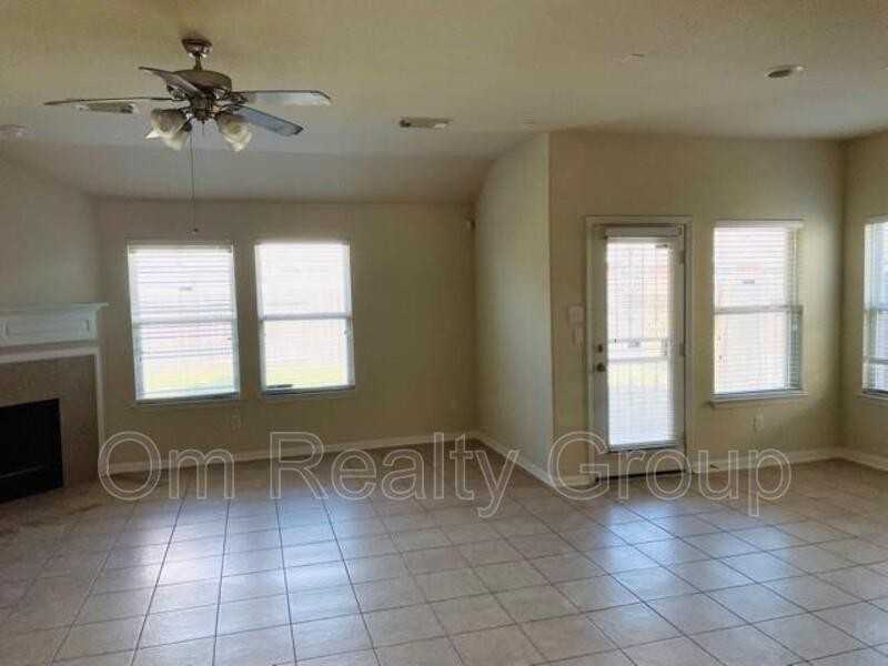 9506 Carsonmont Ln - Photo 4 of 38