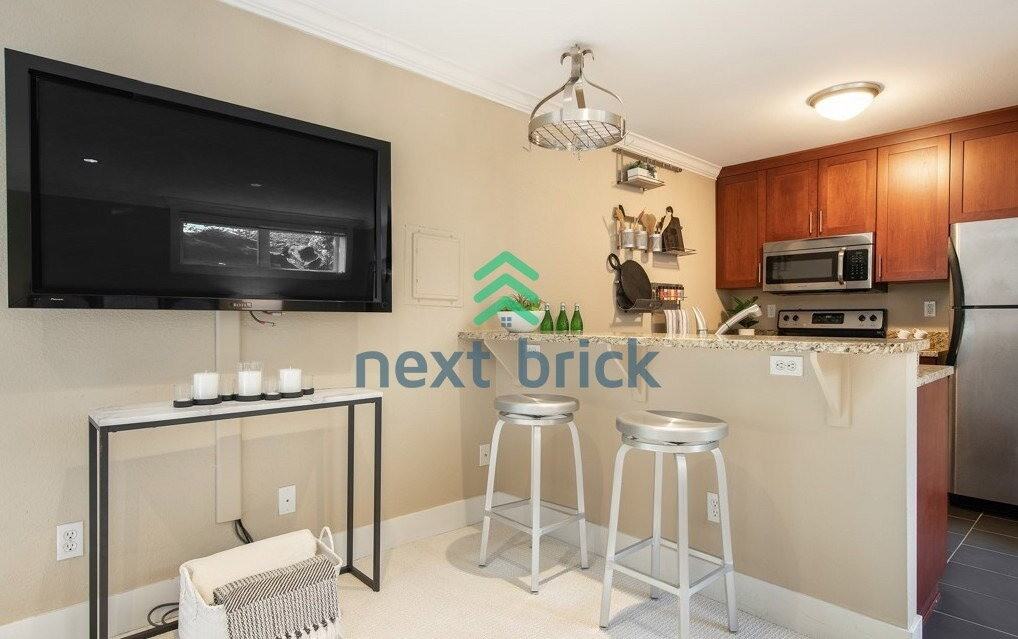 337 2nd Ave S #102 - Photo 6 of 17