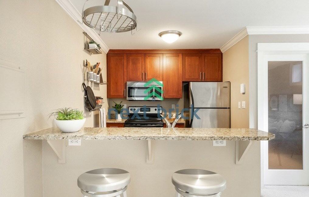 337 2nd Ave S #102 - Photo 7 of 17