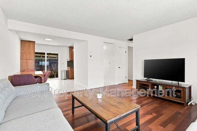 426 Swift St - Photo 3 of 27