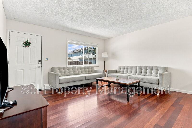 426 Swift St - Photo 4 of 27