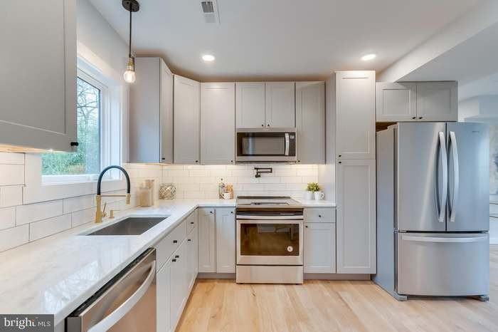 6914 Willow St Nw #2 - Photo 5 of 10
