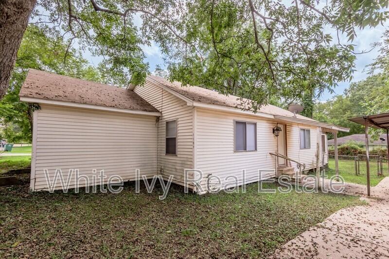 1107 W Dogwood St - Photo 2 of 26