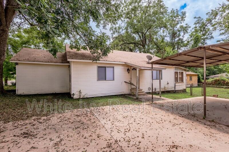 1107 W Dogwood St - Photo 5 of 26