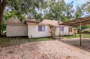 featured image of 1107 W Dogwood St