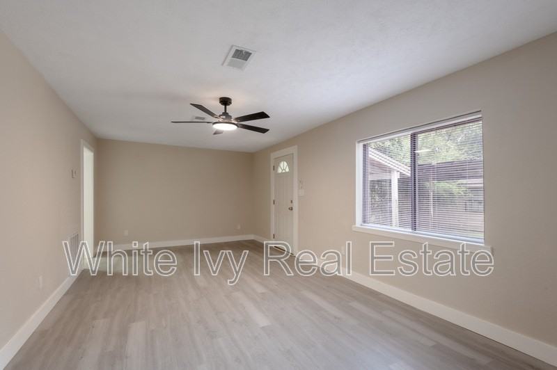 1107 W Dogwood St - Photo 7 of 26