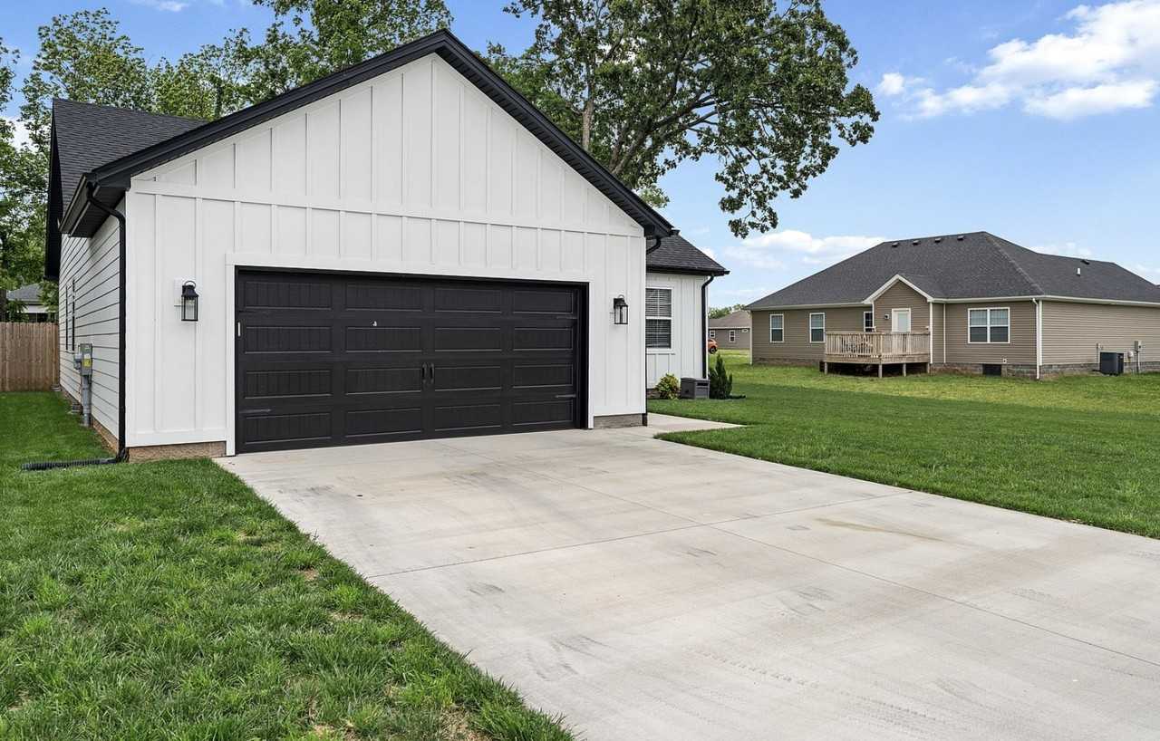 668 Pleasant Meadow Ln - Photo 2 of 26