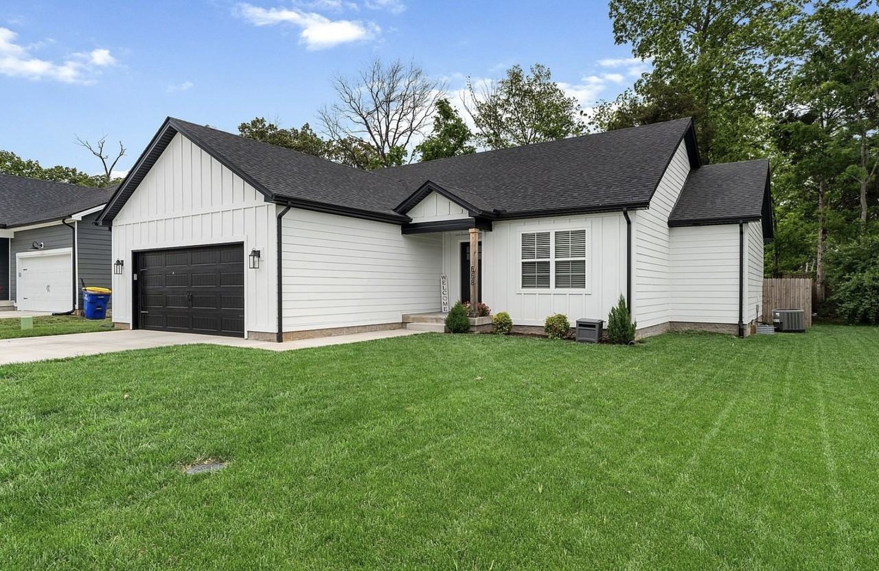 668 Pleasant Meadow Ln - Photo 3 of 26