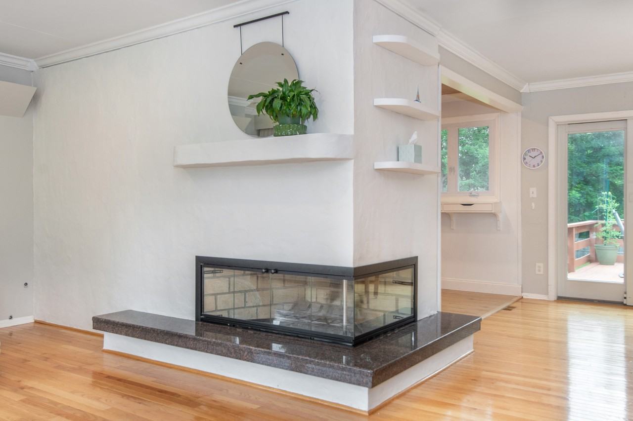 22 Roosevelt Ave - Photo 5 of 22