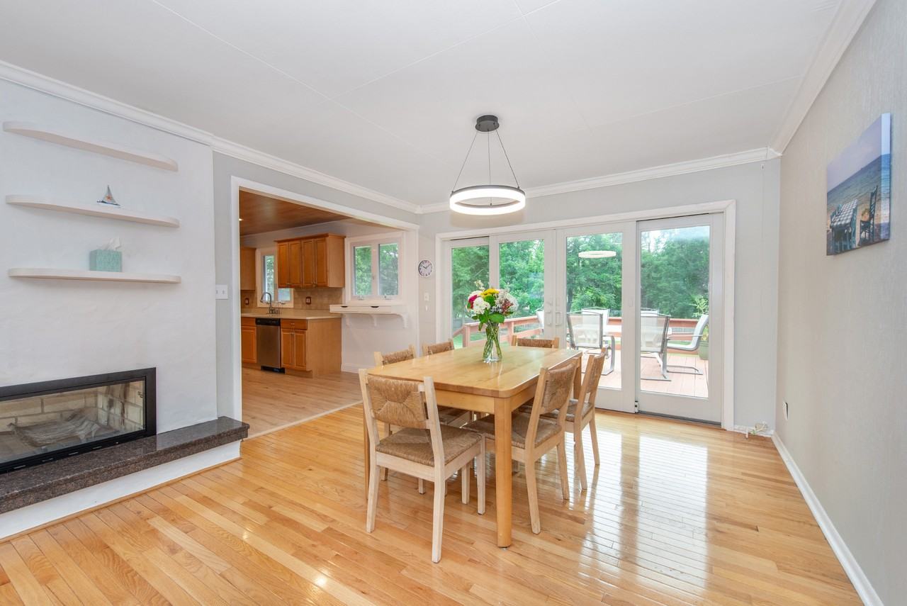 22 Roosevelt Ave - Photo 7 of 22