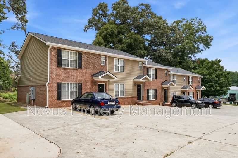 525 Lawson St - Photo 4 of 7