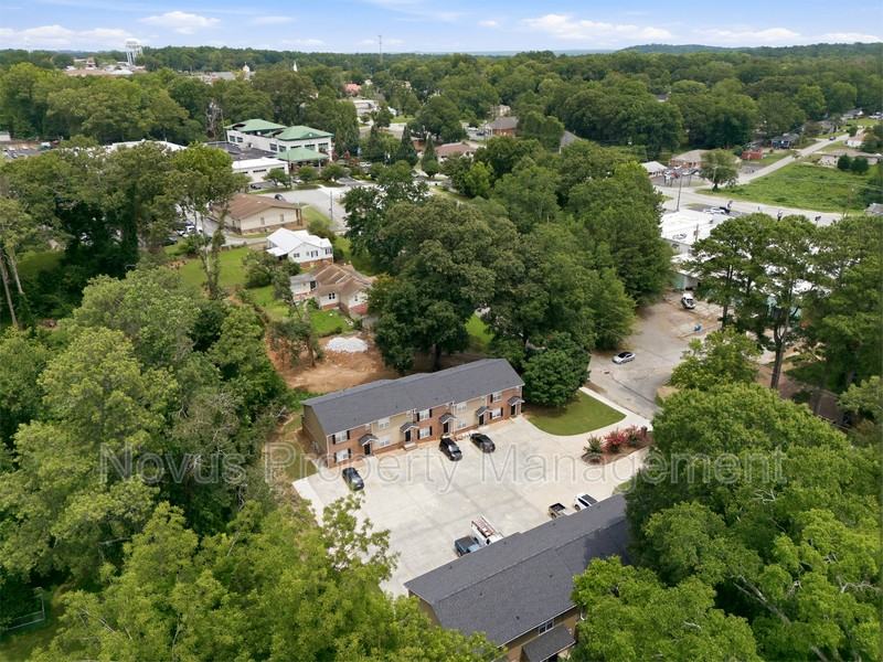 525 Lawson St - Photo 6 of 7