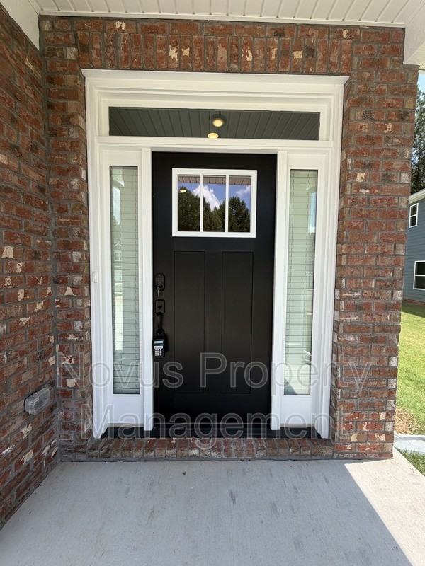 213 Laney Dr - Photo 4 of 35