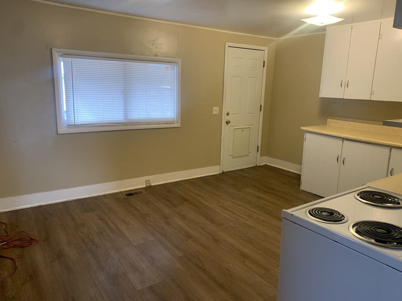 212 6th Ave W - Photo 2 of 17