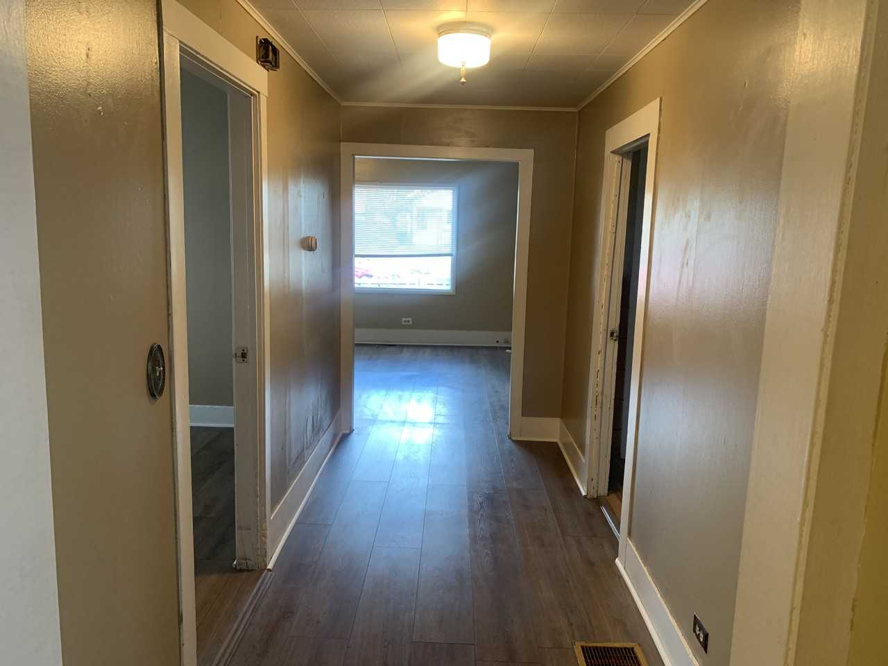 212 6th Ave W - Photo 3 of 17