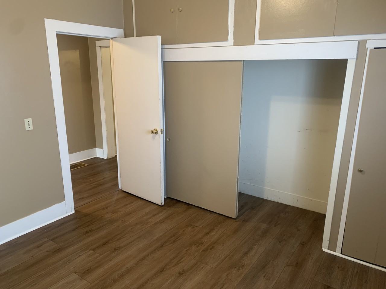 212 6th Ave W - Photo 5 of 17