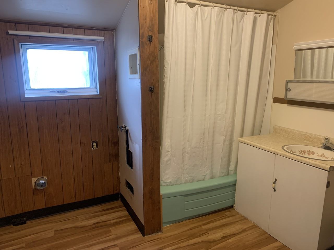 212 6th Ave W - Photo 6 of 17