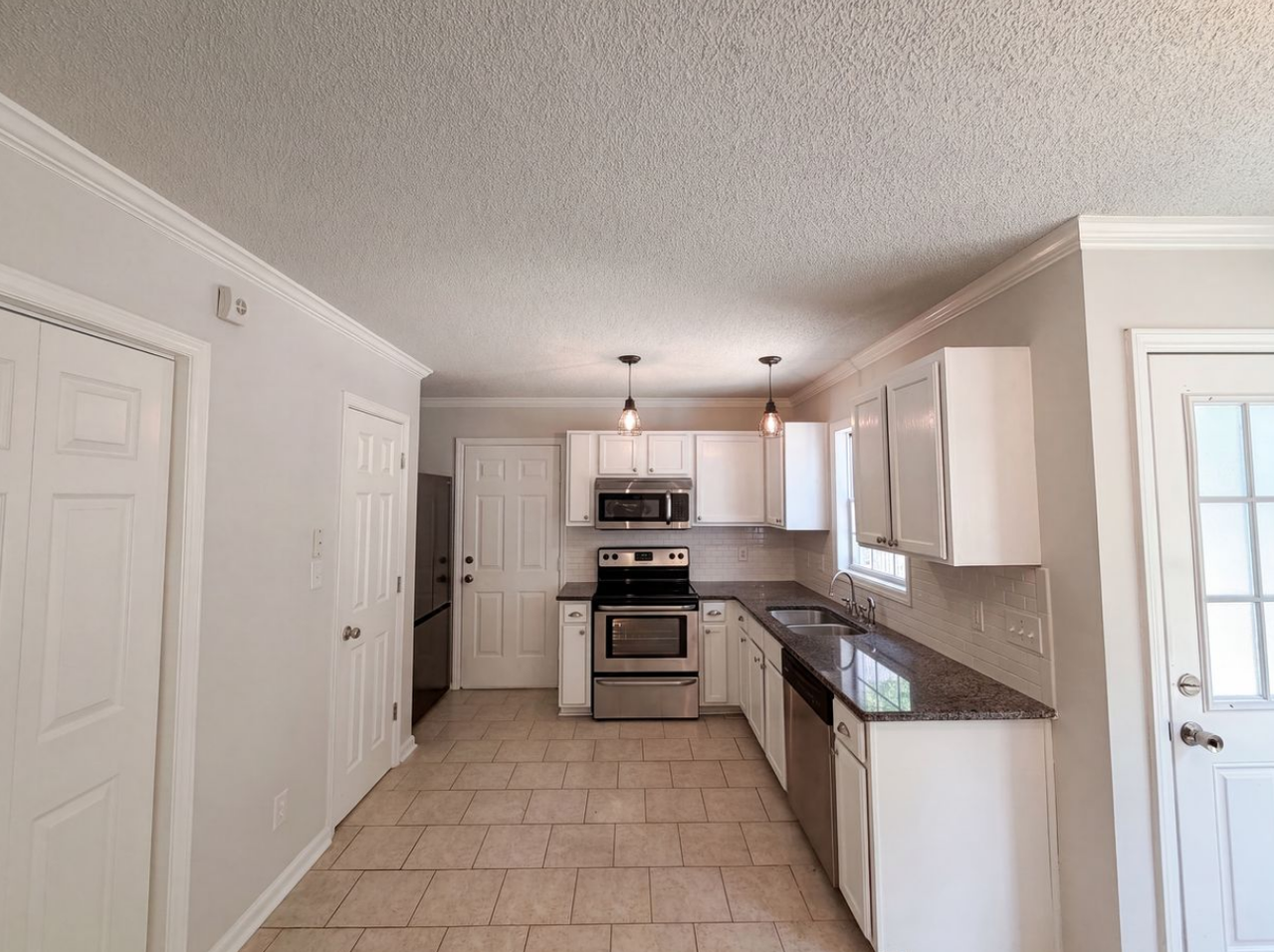 1024 Laurel Leaf Rd - Photo 2 of 15