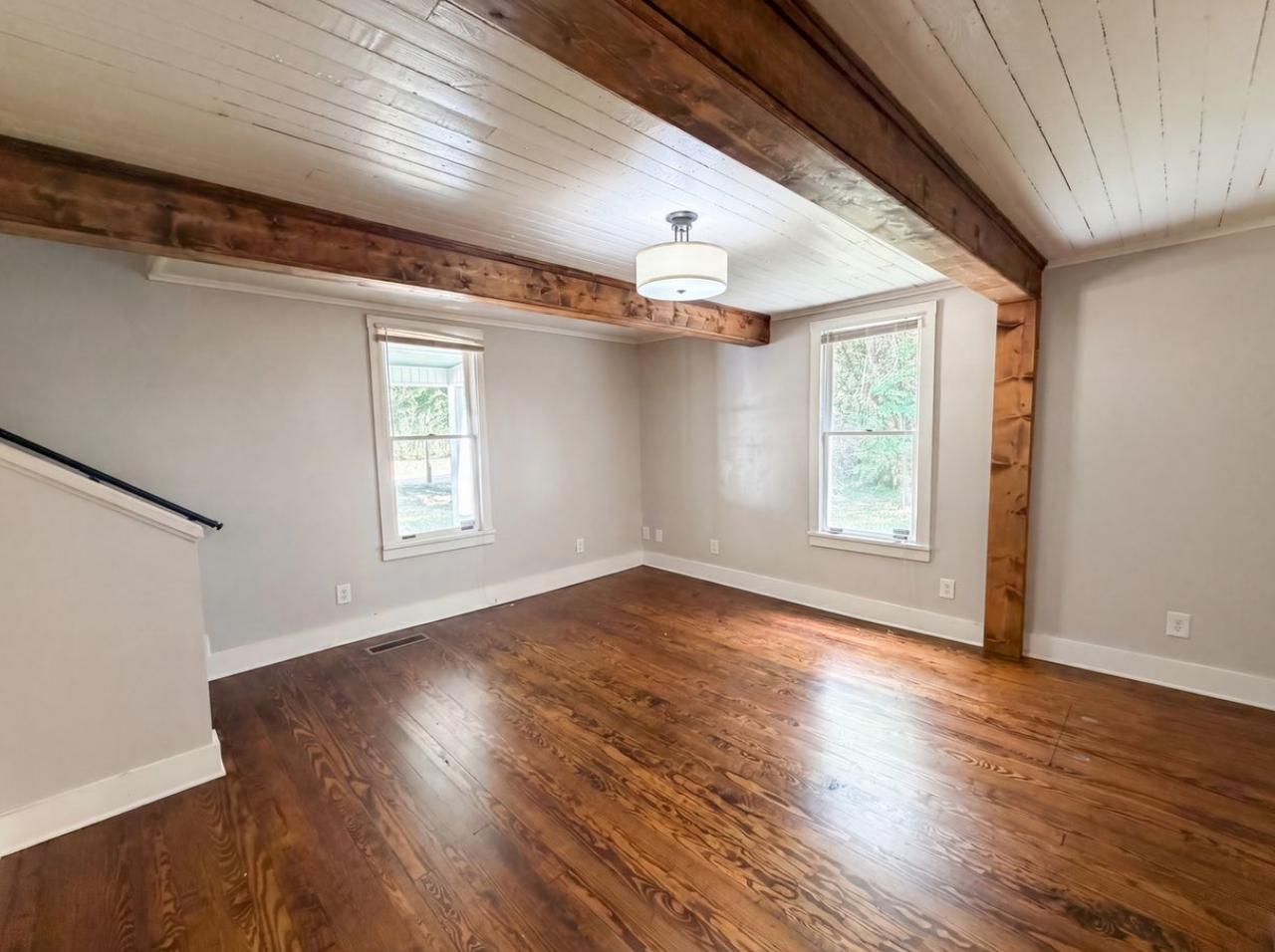 571 Winston St - Photo 3 of 15