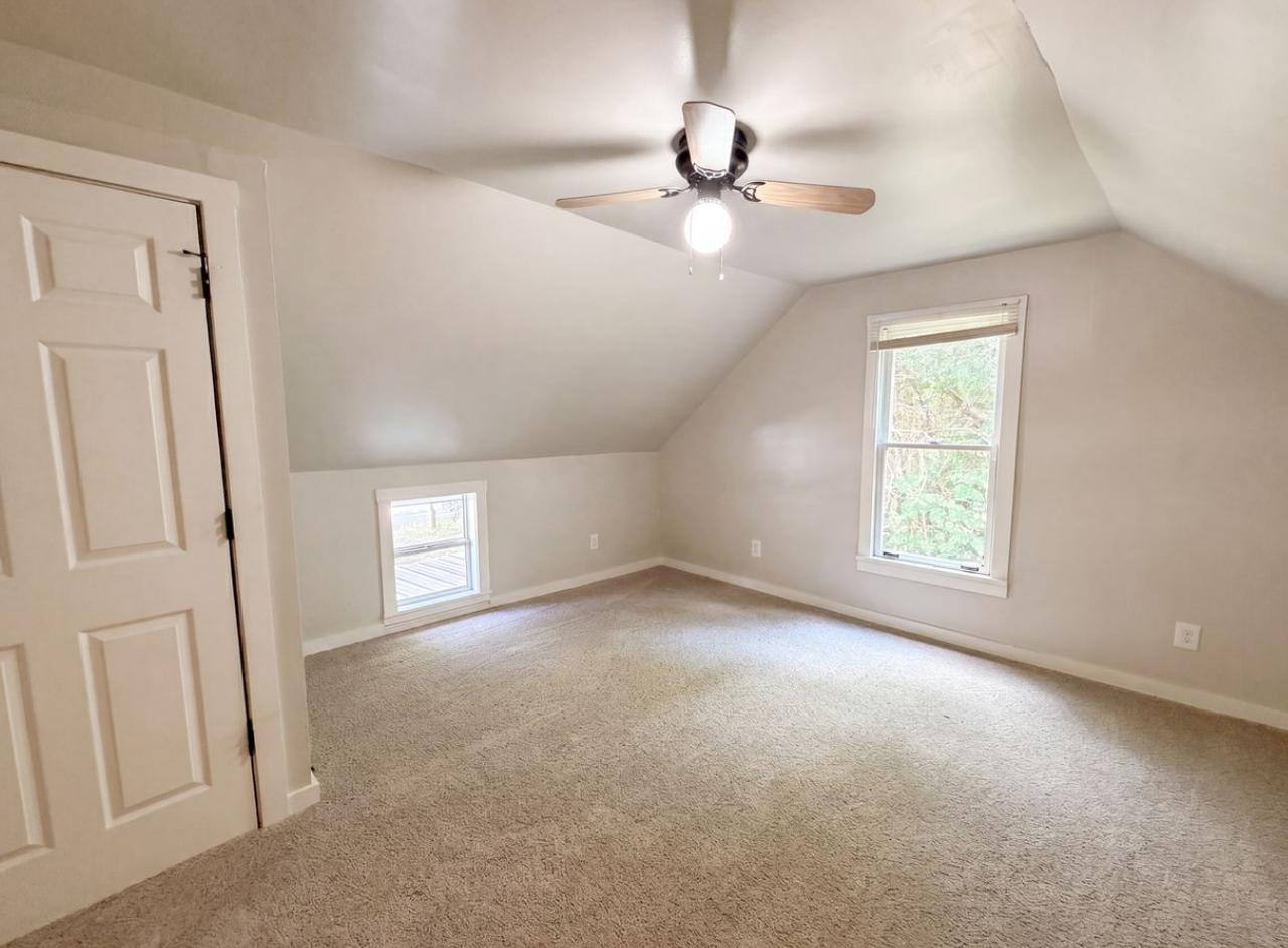 571 Winston St - Photo 4 of 15