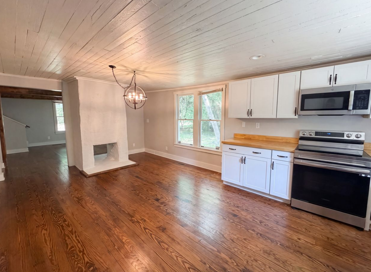 571 Winston St - Photo 6 of 15