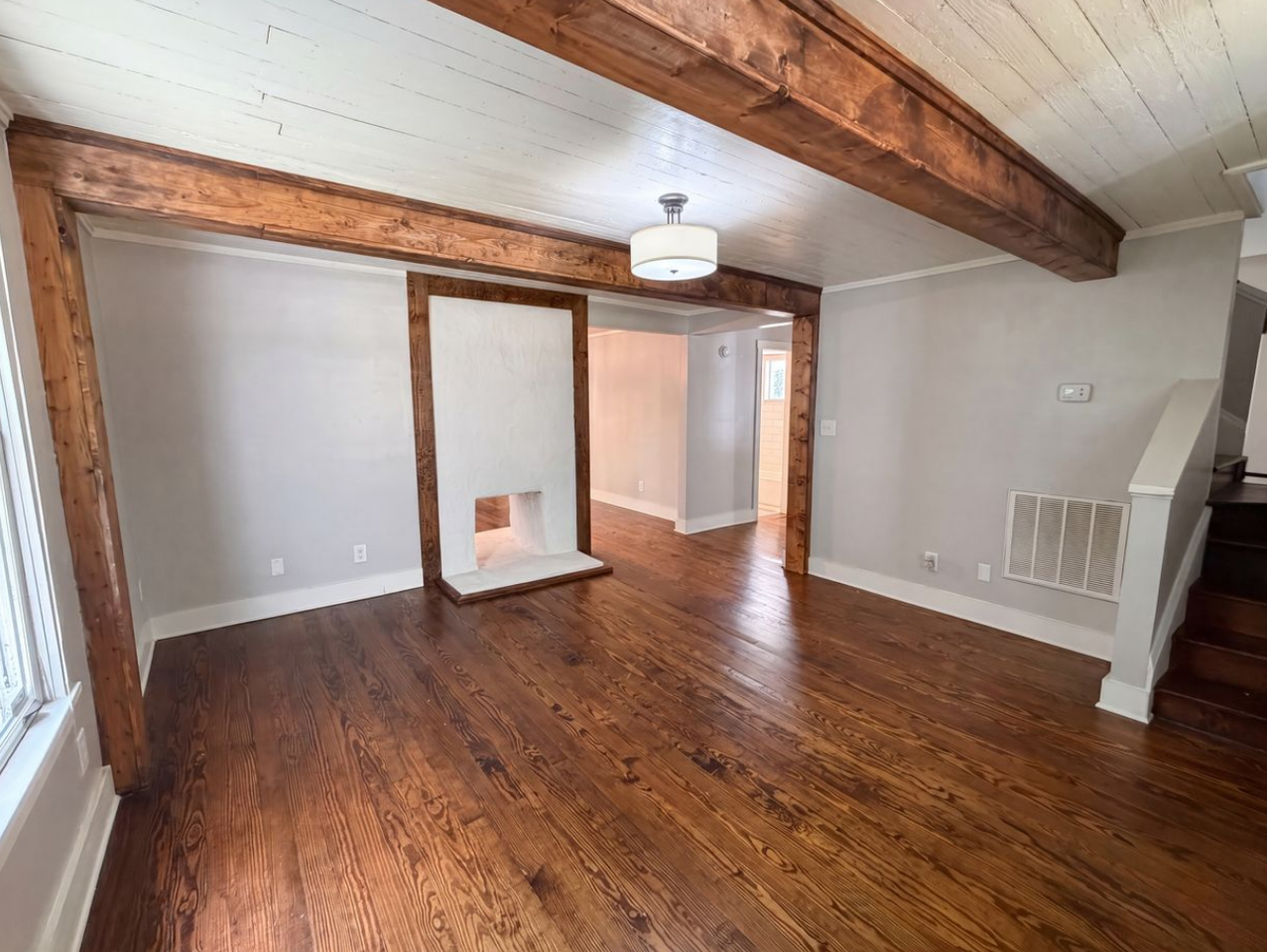 571 Winston St - Photo 7 of 15