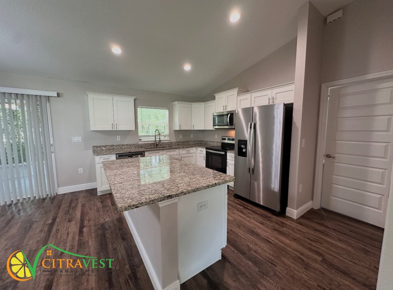11009 N Adler Dr - Photo 3 of 11