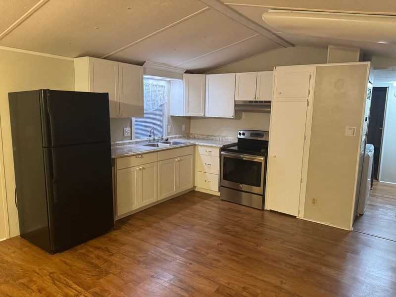 7920 Sunrunner Dr - Photo 3 of 13