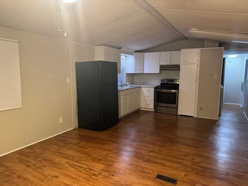 7920 Sunrunner Dr - Photo 4 of 13