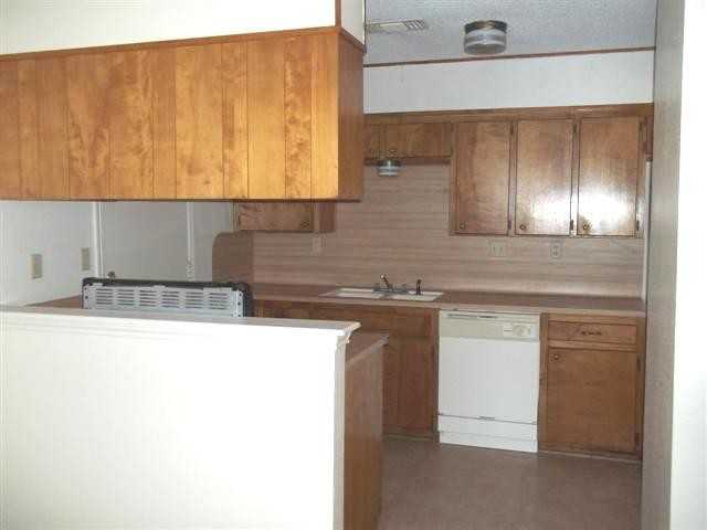 109 Bridle Dr - Photo 5 of 16