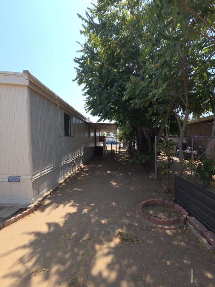 27642 Van Buren Ave - Photo 5 of 37