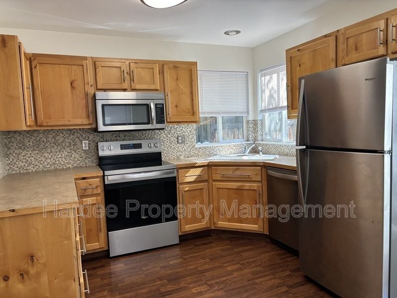 4419 W Freemont St - Photo 3 of 18
