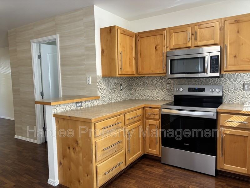 4419 W Freemont St - Photo 4 of 18