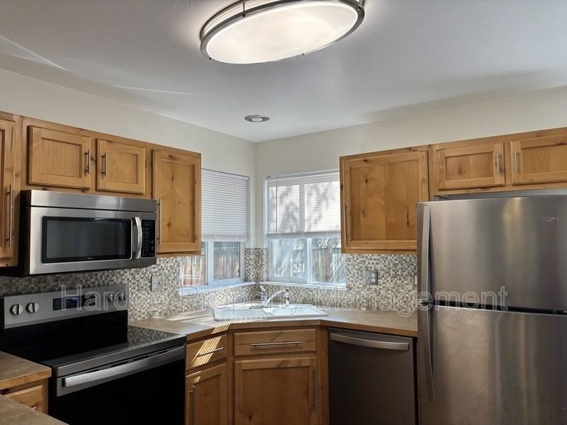 4419 W Freemont St - Photo 5 of 18