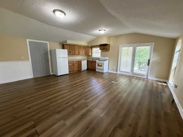 2238R Chestnut St - Photo 3 of 8