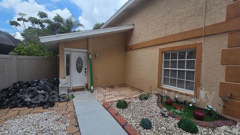 5005 Dollarway Ct - Photo 3 of 28
