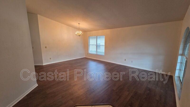 1731 Wakefield Dr - Photo 4 of 35