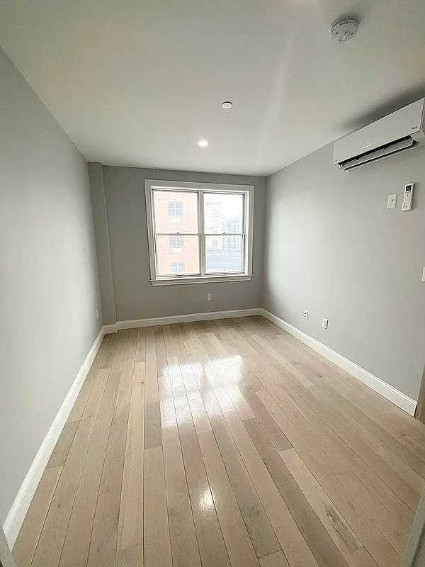 1725 Edison Ave #1A - Photo 2 of 4