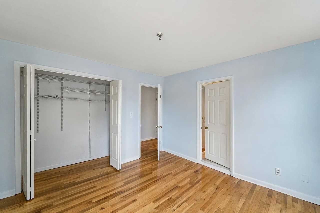 210 11th St #1 - Photo 3 of 5