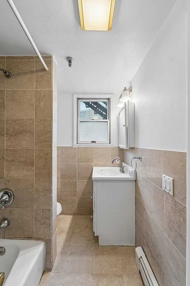 210 11th St #1 - Photo 4 of 5