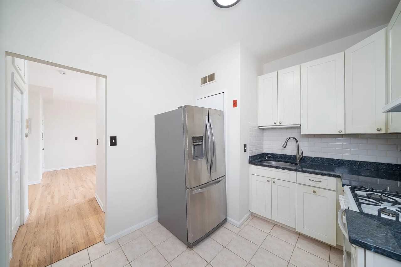 374 S 2nd St #2 - Photo 2 of 5