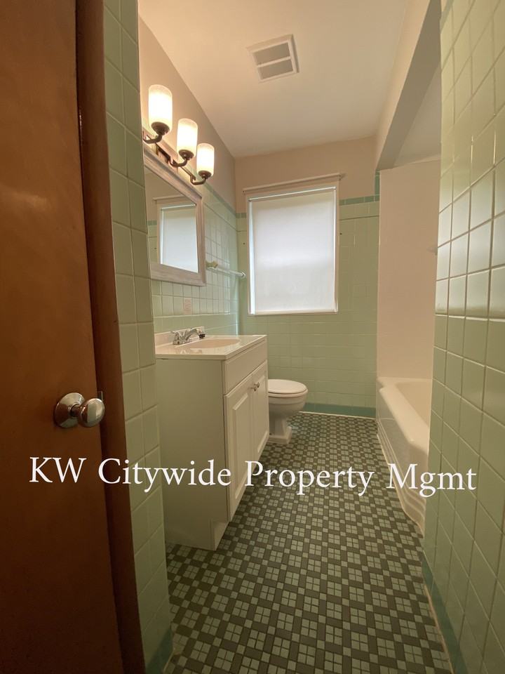2364 Westmoor Rd - Photo 2 of 10
