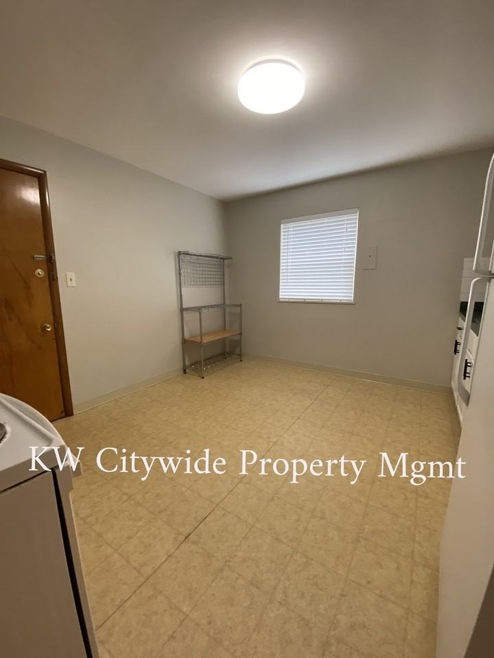 2364 Westmoor Rd - Photo 5 of 10