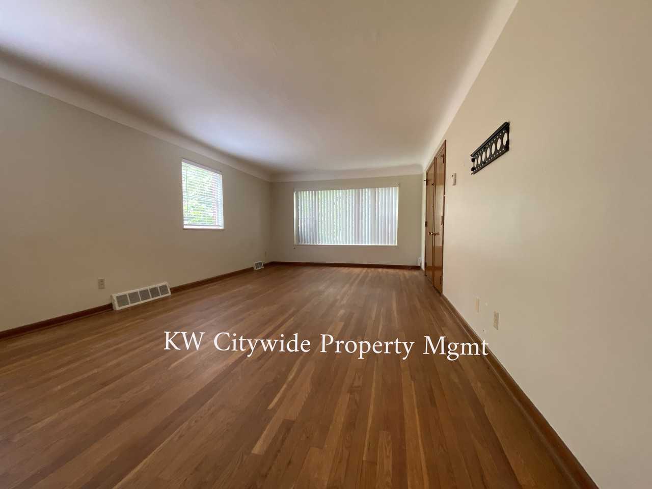 2364 Westmoor Rd - Photo 7 of 10