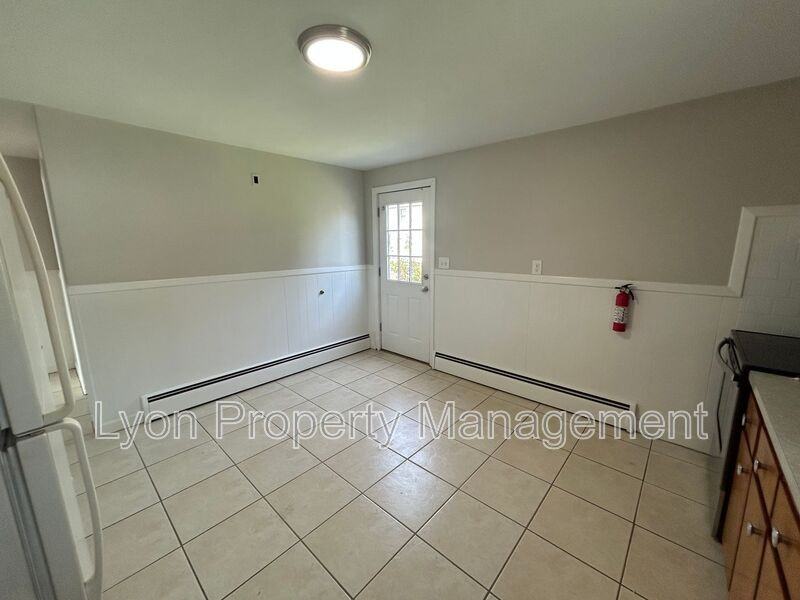 1 Carter Ave #2 - Photo 3 of 10