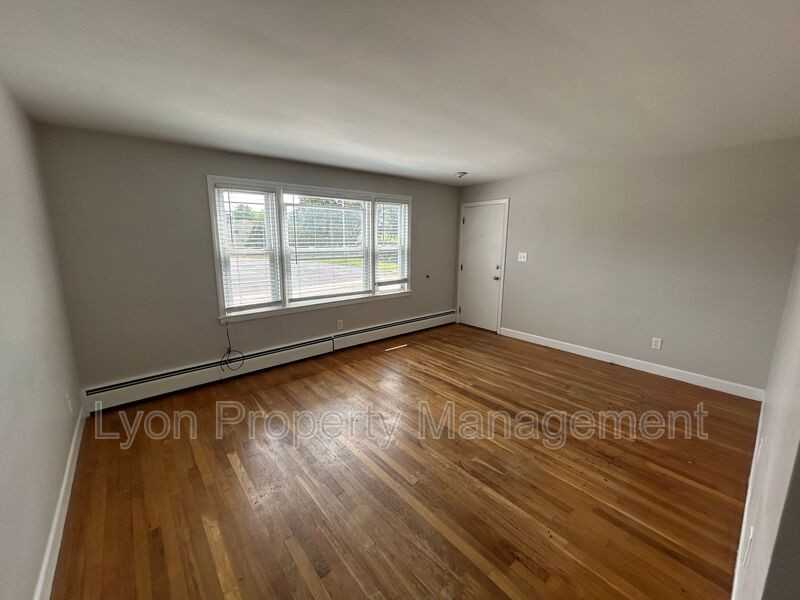 1 Carter Ave #2 - Photo 5 of 10